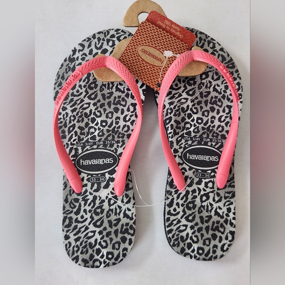 NEW! || HAVAIANAS || Youth 3/4 flip flops, leopard print and pink